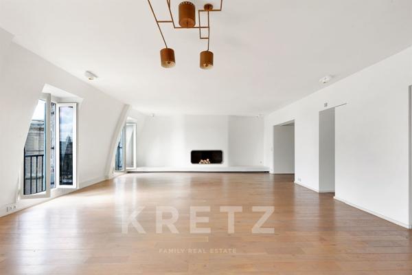Appartement en dernier étage avec vue dégagée sur le Louvre