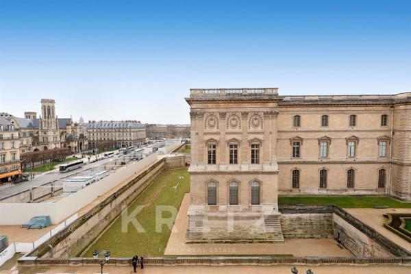 Appartement en dernier étage avec vue dégagée sur le Louvre