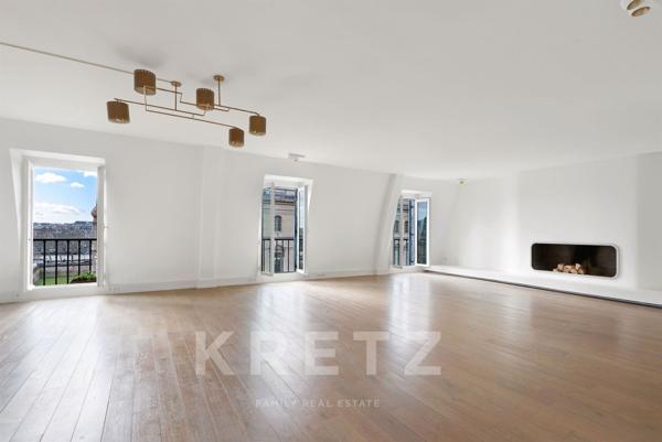 Appartement en dernier étage avec vue dégagée sur le Louvre