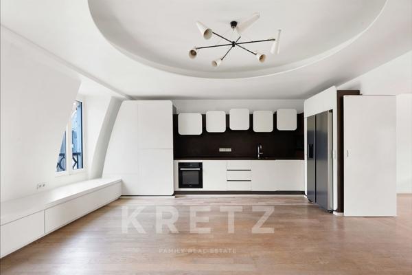 Appartement en dernier étage avec vue dégagée sur le Louvre