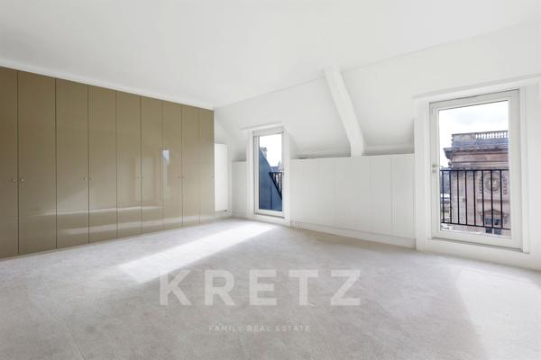 Appartement en dernier étage avec vue dégagée sur le Louvre