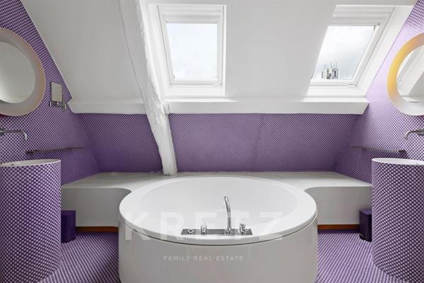 Appartement en dernier étage avec vue dégagée sur le Louvre