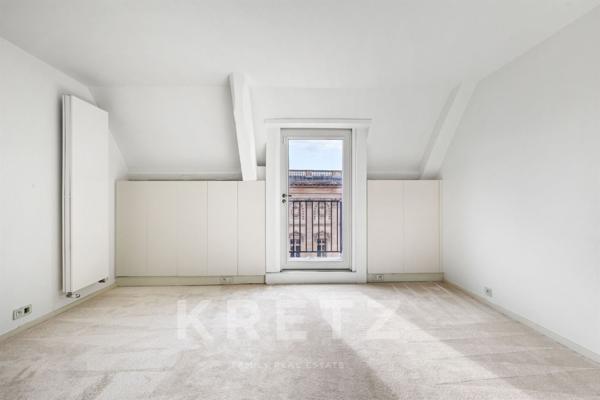 Appartement en dernier étage avec vue dégagée sur le Louvre