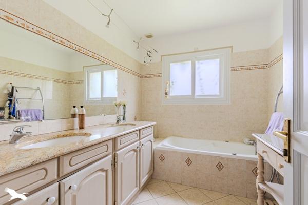 Maison à vendre 399 087 € Saint-Loubès 6 p 165 m² DPE C