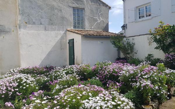 Maison à vendre    5 pièces •  La Flotte