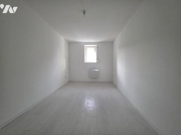 Maison semi mitoyenne avec trois chambres et jardin.