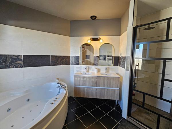 Maison de plain pied 4 chambres avec garage 