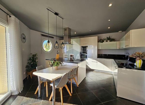 Maison de plain pied 4 chambres avec garage 