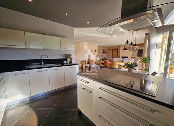 Maison de plain pied 4 chambres avec garage 