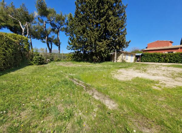 Terrain viabilisé à vendre à Saint Cannat - Construction libre
