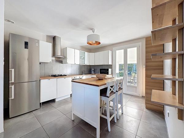 Maison 5 pièces avec garage et cabanon