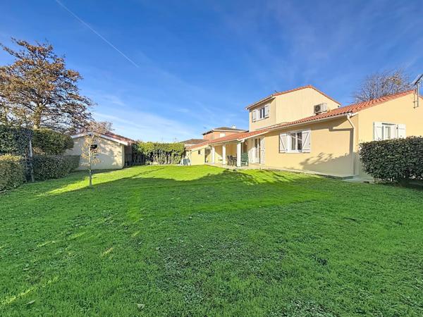 Maison 5 pièces avec garage et cabanon