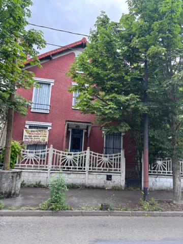 Exclusivité Guy Hoquet : Maison de ville avec extérieur et box à Montreuil