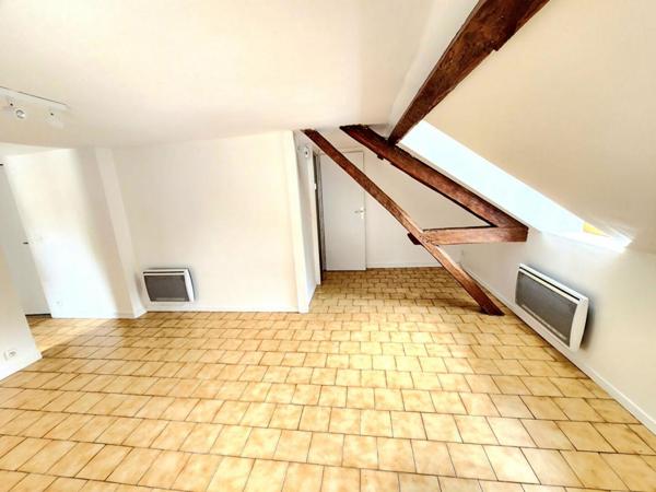 Exclusivité - Les Andelys - Immeuble de rapport de 3 logements  dont 2 loués pour une rentabilité de  1.520  mensuel - Prix 195.900