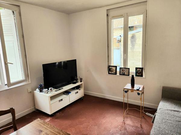 Exclusivité - Les Andelys - Immeuble de rapport de 3 logements  dont 2 loués pour une rentabilité de  1.520  mensuel - Prix 195.900