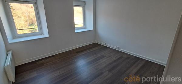 Location Appartement92,13 m² - 4 Pièces - PONT DE SALARS (12290)