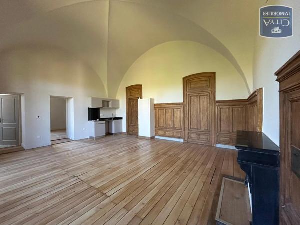 Appartement à louer 2 pièces 60.8m² Dole (39100)
