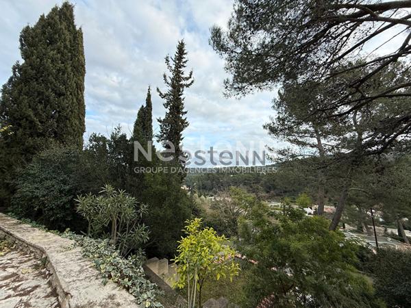 Maison T8 de 240m2 sur un terrain de 1 700m2 - Secteur Carnoux-en-provence