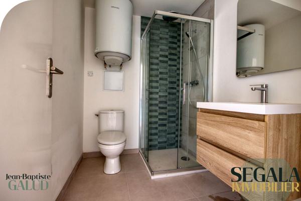 Carmaux (81400) Appartement T2 entièrement refait à neuf – cour privée et stockage – DPE B