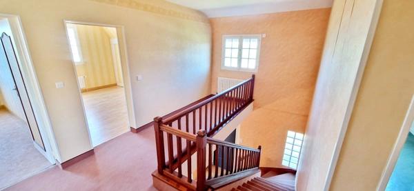 EXCLUSIVITÉ – Maison familiale de 195 m² – 7 chambres – Sous-sol complet – Double garage – Condé-sur-Vire