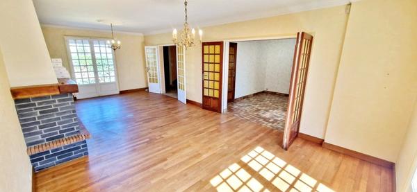 EXCLUSIVITÉ – Maison familiale de 195 m² – 7 chambres – Sous-sol complet – Double garage – Condé-sur-Vire