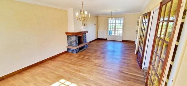 EXCLUSIVITÉ – Maison familiale de 195 m² – 7 chambres – Sous-sol complet – Double garage – Condé-sur-Vire