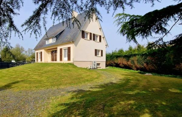 EXCLUSIVITÉ – Maison familiale de 195 m² – 7 chambres – Sous-sol complet – Double garage – Condé-sur-Vire