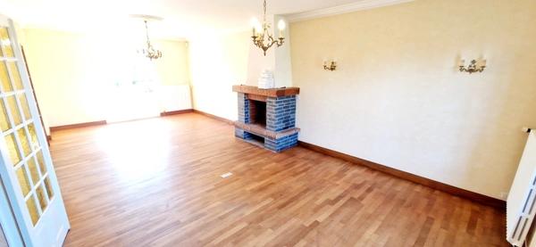 EXCLUSIVITÉ – Maison familiale de 195 m² – 7 chambres – Sous-sol complet – Double garage – Condé-sur-Vire