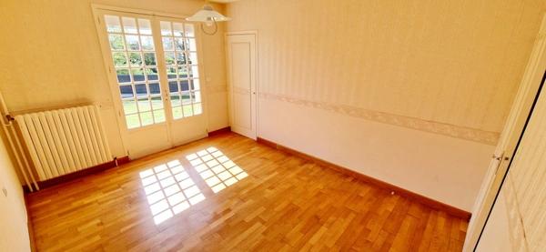 EXCLUSIVITÉ – Maison familiale de 195 m² – 7 chambres – Sous-sol complet – Double garage – Condé-sur-Vire