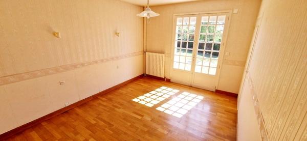 EXCLUSIVITÉ – Maison familiale de 195 m² – 7 chambres – Sous-sol complet – Double garage – Condé-sur-Vire