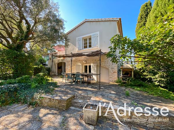 Maison Le Beausset - 6 pièces - 202 m2