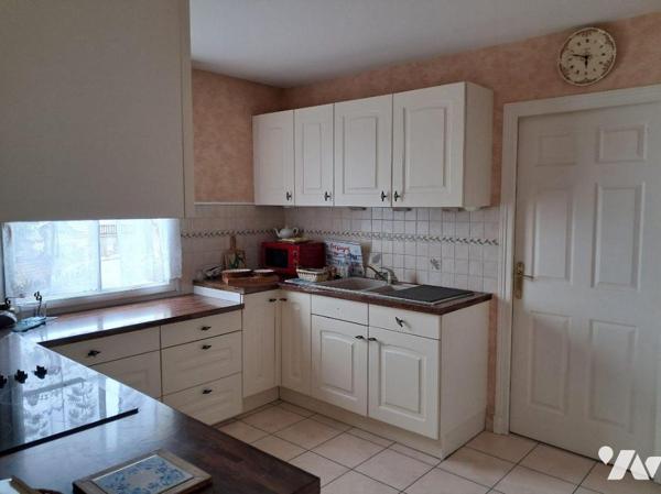 A VENDRE EXCLUSIVITE  BEL APPARTEMENT AVEC TERRASSE, JARDINET, PLACE DE PARKING,RESIDENCE SECURISEE 