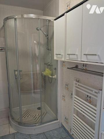 A VENDRE EXCLUSIVITE  BEL APPARTEMENT AVEC TERRASSE, JARDINET, PLACE DE PARKING,RESIDENCE SECURISEE 