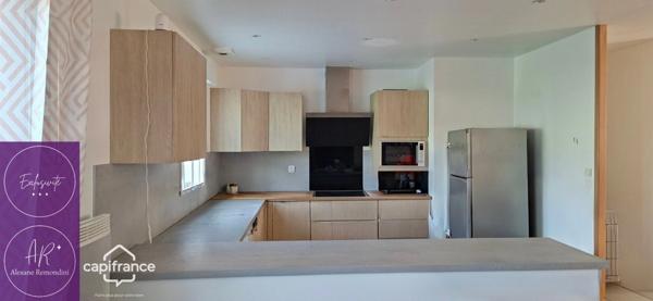 Maison récente de plain-pied avec 4 chambres - Jardin de 1500 m2 avec grande terrasse - Au calme, lumineuse