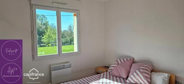 Maison récente de plain-pied avec 4 chambres - Jardin de 1500 m2 avec grande terrasse - Au calme, lumineuse