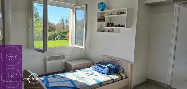 Maison récente de plain-pied avec 4 chambres - Jardin de 1500 m2 avec grande terrasse - Au calme, lumineuse