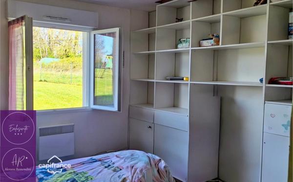 Maison récente de plain-pied avec 4 chambres - Jardin de 1500 m2 avec grande terrasse - Au calme, lumineuse