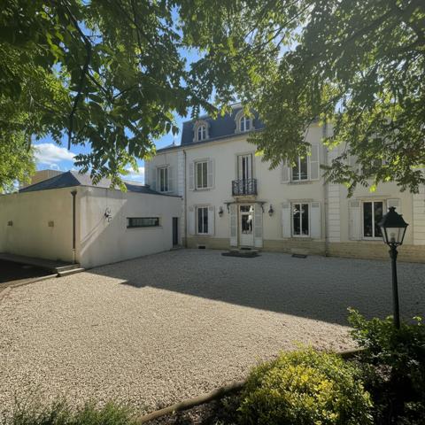 Maison
                                                                                                                                                                                                                                                                                                                        9 pièce(s)                                                                                                                                                                                                          4 chambre(s)                                                                                                                                                                                                          290  m²