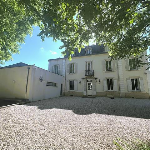 Maison
                                                                                                                                                                                                                                                                                                                        9 pièce(s)                                                                                                                                                                                                          4 chambre(s)                                                                                                                                                                                                          290  m²