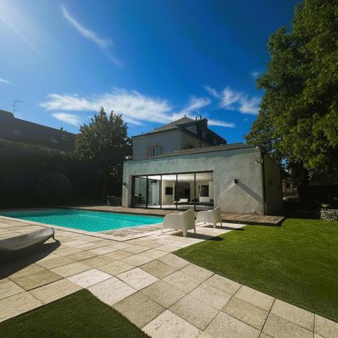 Maison
                                                                                                                                                                                                                                                                                                                        9 pièce(s)                                                                                                                                                                                                          4 chambre(s)                                                                                                                                                                                                          290  m²