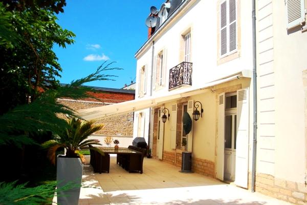 Maison
                                                                                                                                                                                                                                                                                                                        9 pièce(s)                                                                                                                                                                                                          4 chambre(s)                                                                                                                                                                                                          290  m²