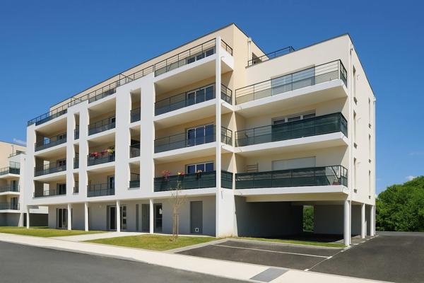 QUIMPER (29) Appartement de type 4 de 80,59 m² habitable - Terrasse - Balcon - 2 places de parking souterrain.