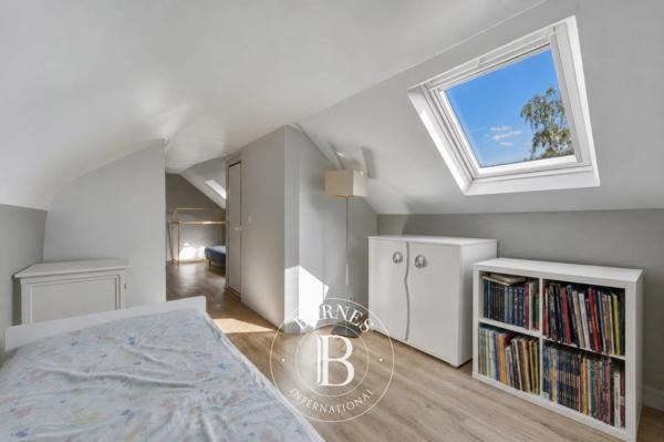 Chennevières-sur-Marne, Maison 5 Chambres -  230 m² à vendre