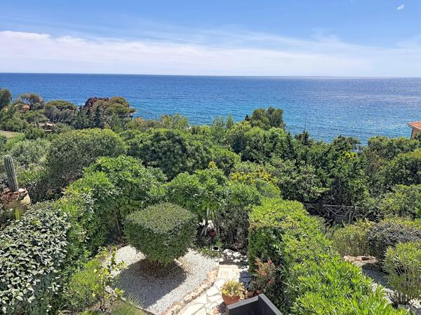 Superbe maison vue mer — Située à Agay dans un lotissement privé avec gardien