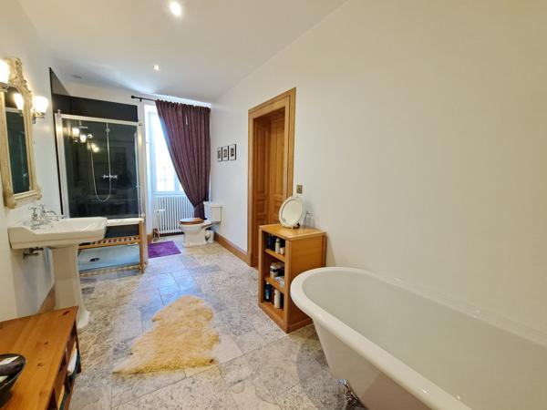 Sublime Gasconne avec 30 ha, piscine et dépendances