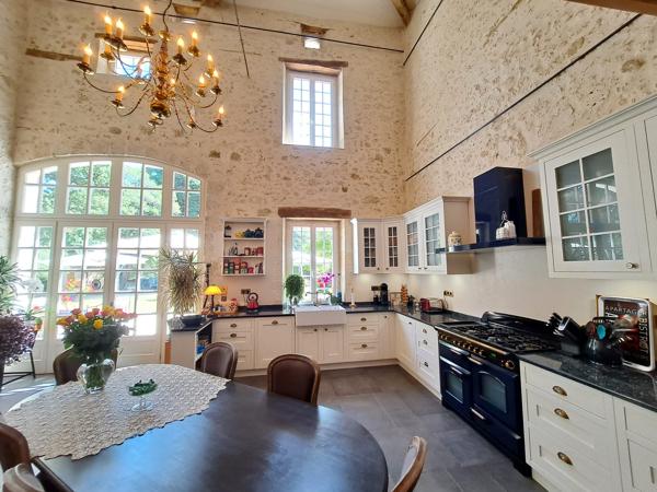 Sublime Gasconne avec 30 ha, piscine et dépendances