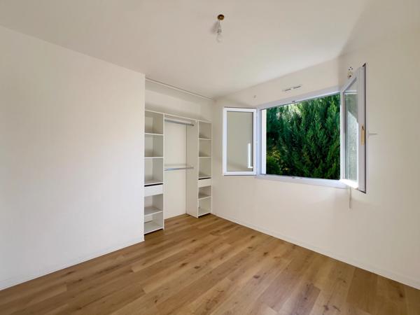 Maison de plain-pied 4 pièces, 98 m², avec piscine et grande terrasse à Biscarrosse