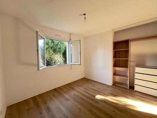 Maison de plain-pied 4 pièces, 98 m², avec piscine et grande terrasse à Biscarrosse