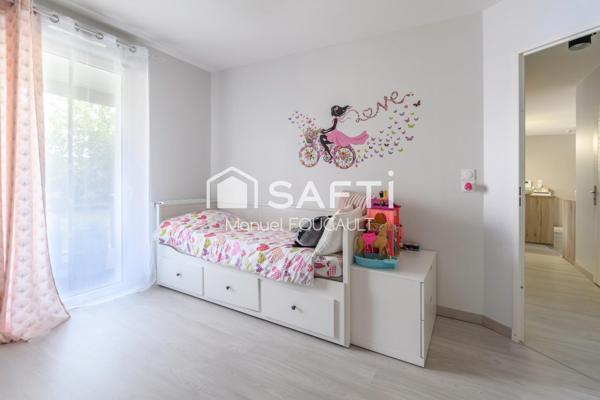 Appartement 3 pièces de 61 m2 en rez de jardin avec sa terrasse de 22 m2, son jardin de 100 m2 et son garage fermé