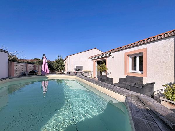 Maison moderne a vendre a LA GARNACHE - 4 chambres, piscine et grand sejour lumineux